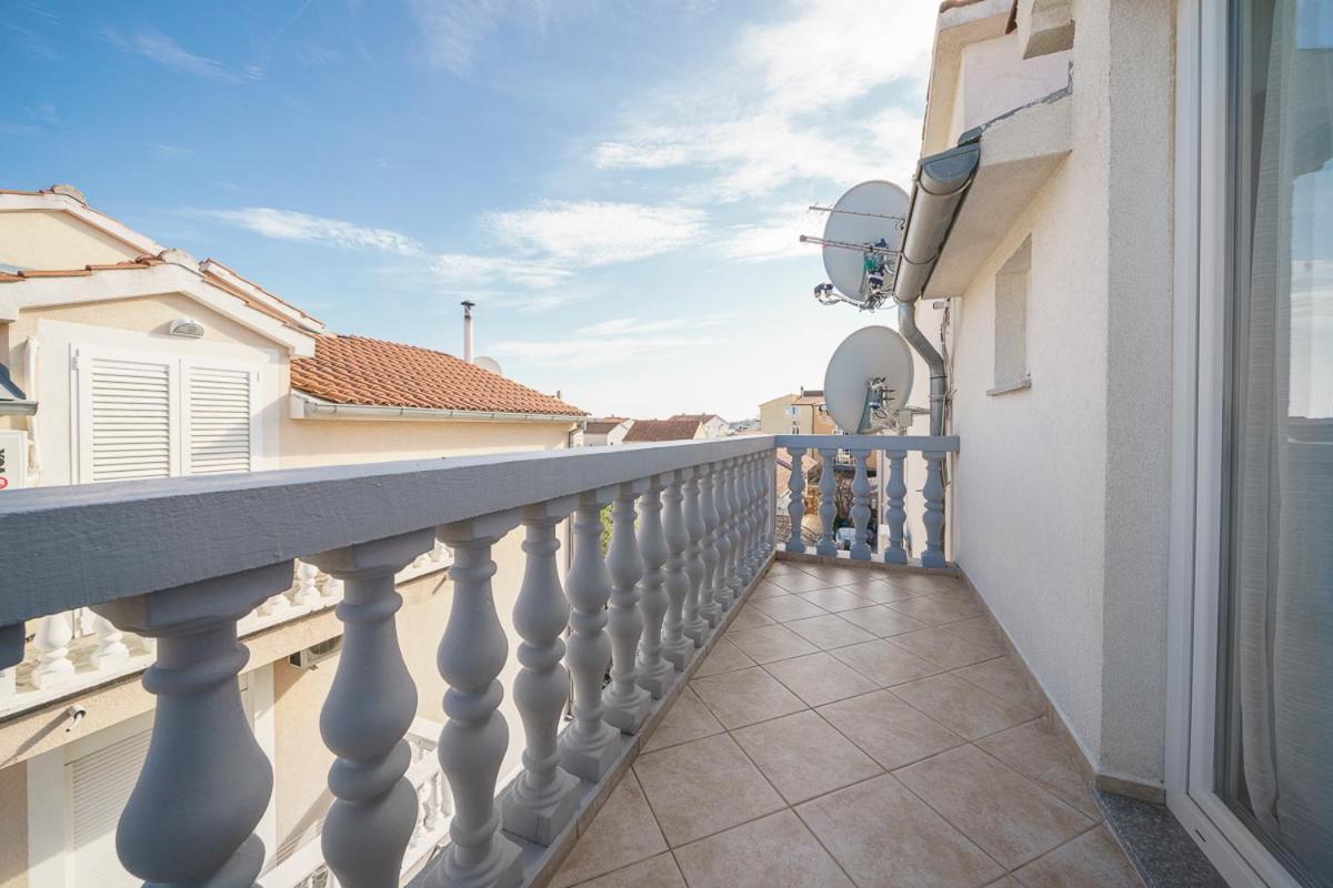 Villa Grey Stone Vodice Buitenkant foto